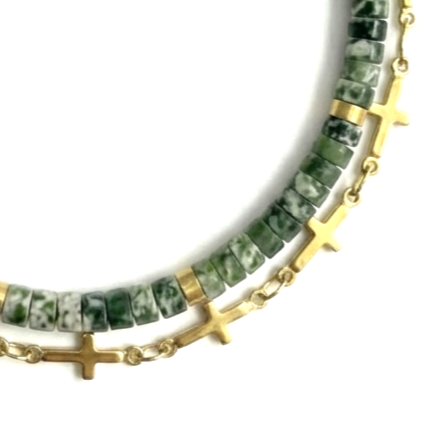Bracelet double rang jaspe vert porté au poignet