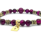 Bracelet œil de tigre violine porté au poignet