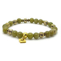 Bracelet Les Éphémères en agate verte olive 6 mm avec charme palmier doré