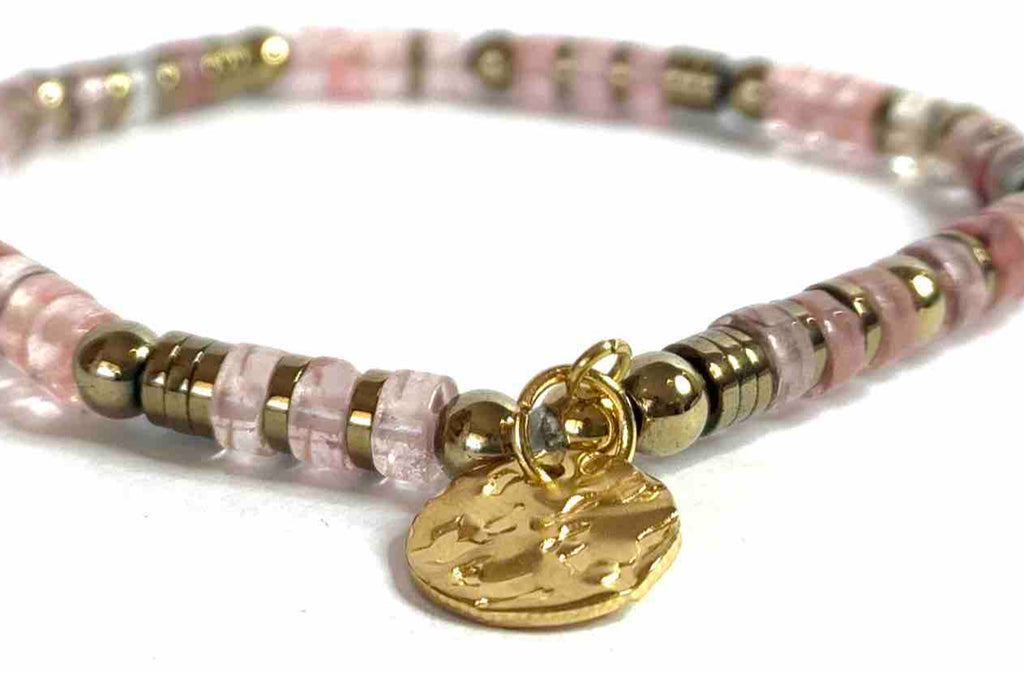 Bracelet fin tourmaline melon d'eau porté au poignet