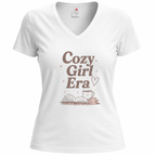 T-shirt femme col V Cozy Girl Era : détail du visuel Cozy Girl Era