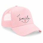 Casquette trucker femme rose pastel Smile : vue de face du motif smile
