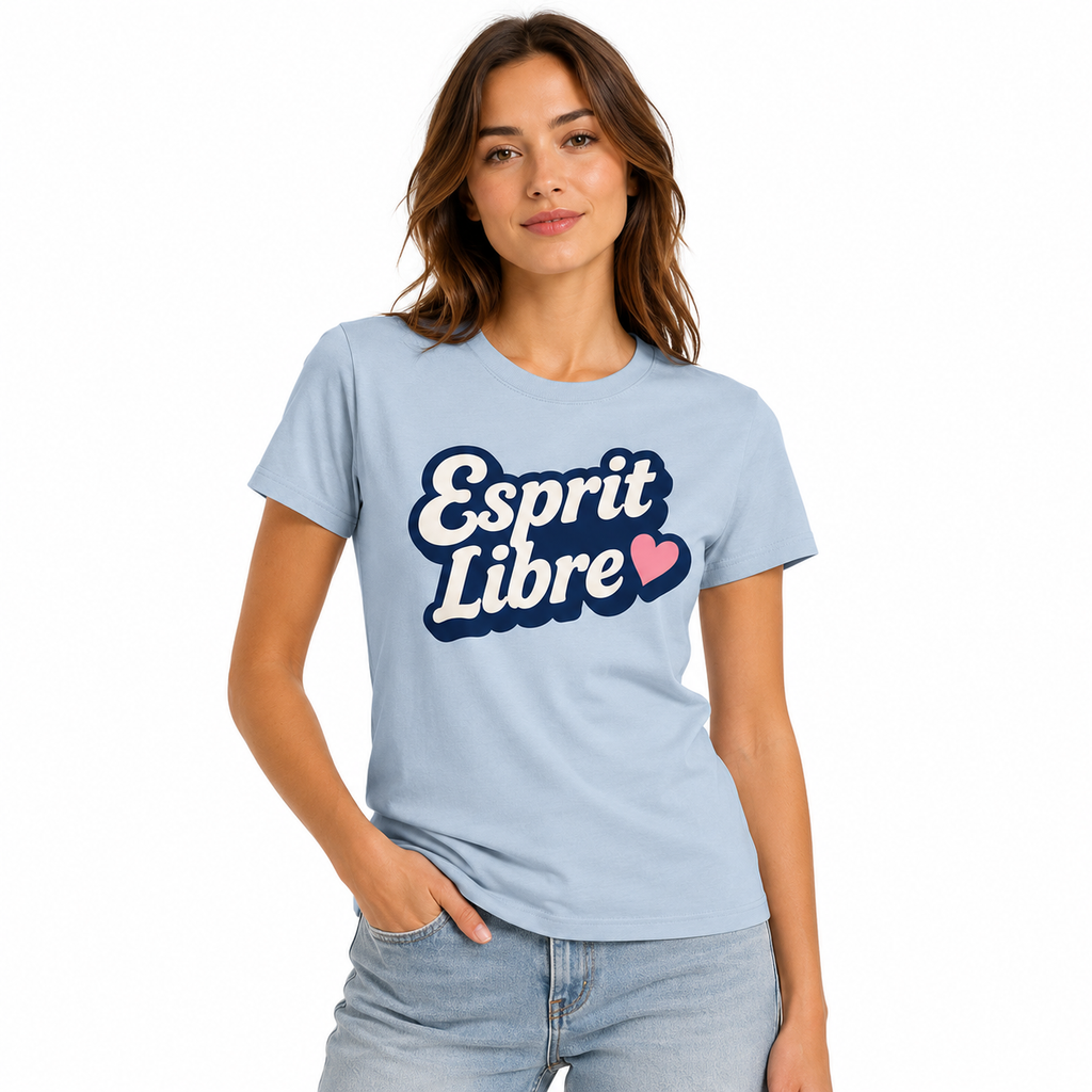 T-shirt femme bleu ciel Esprit Libre, lettrage crème sur bloc marine et petit cœur rose