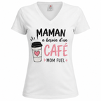 T-shirt femme Maman a Besoin d'un Café : détail du slogan café pour maman
