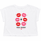 T-shirt crop top blanc Bisou Sauvage : détail du motif Bisou Sauvage