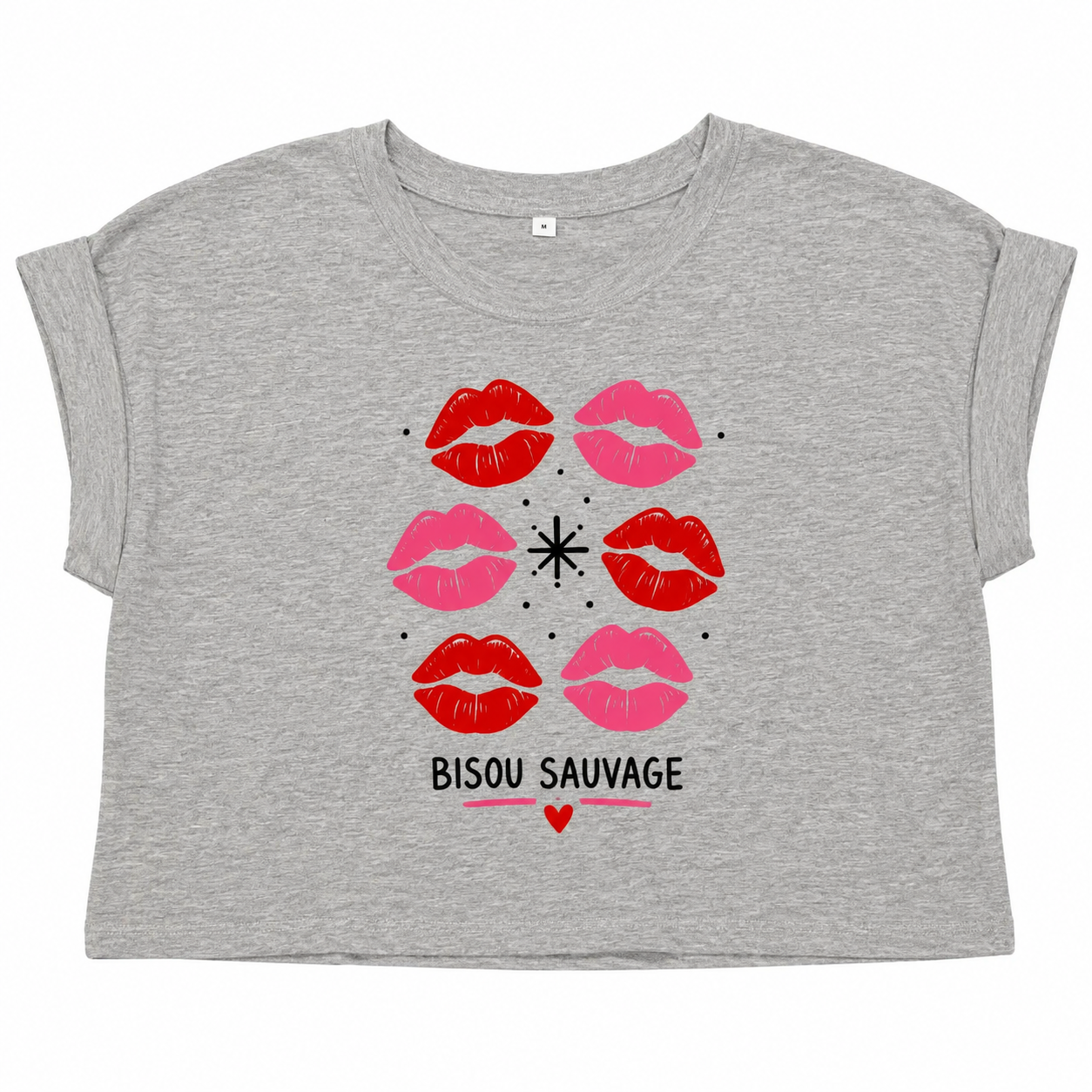 T-shirt crop top gris chiné Bisou Sauvage : détail du motif Bisou Sauvage